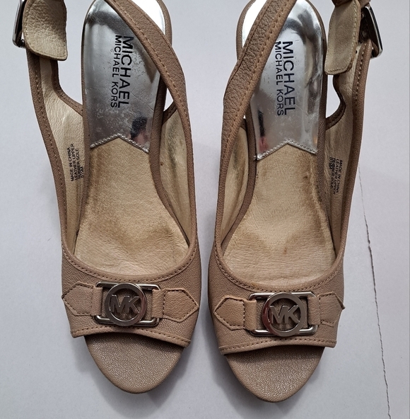 Michael Kors Charm Wedge Open Toe Sandal In Cement   Size 8.5 - Picture 3 of 13